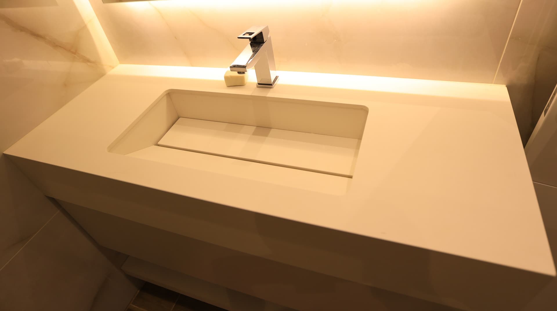 مغسلة حمام بورسلان