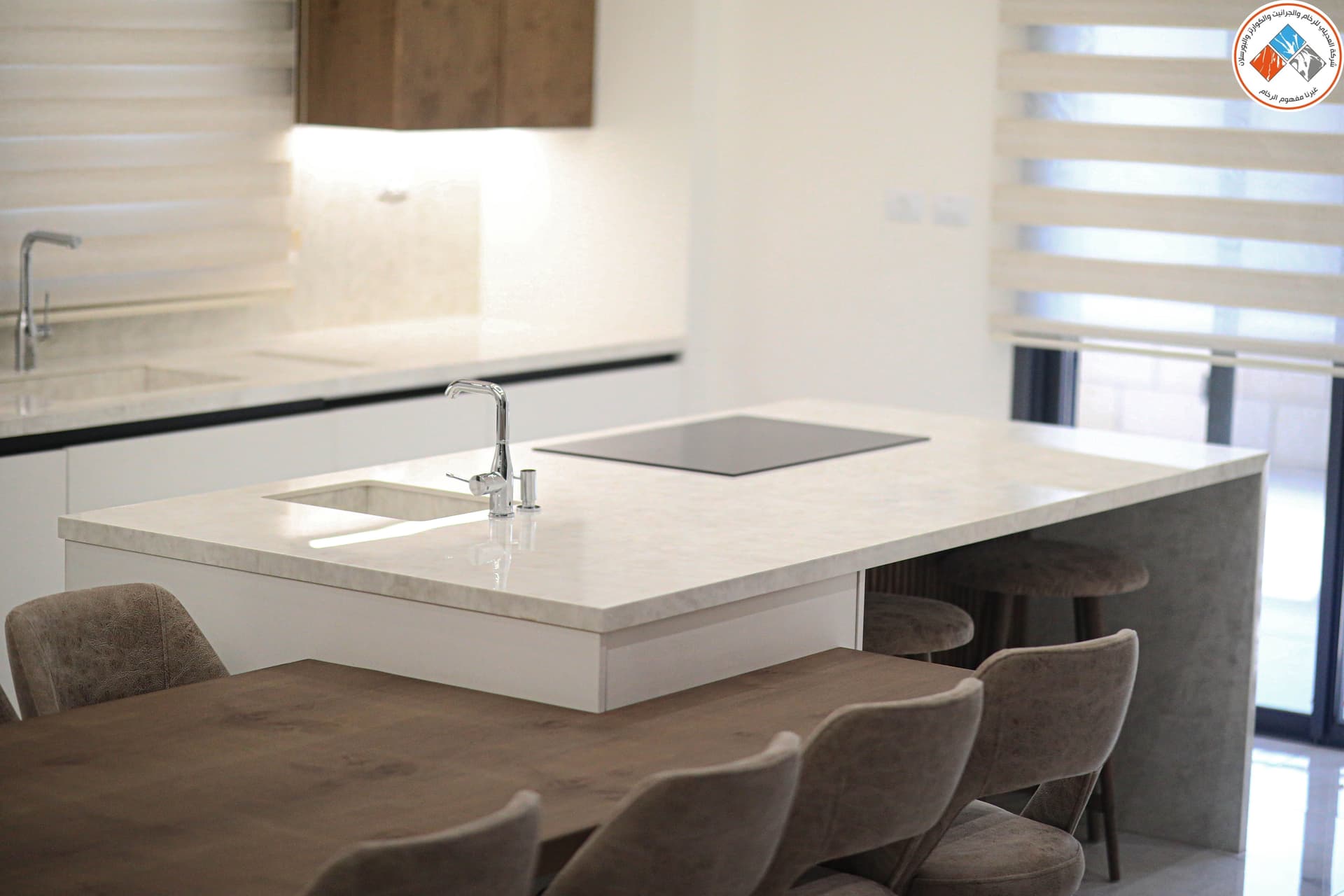 كاونتر بورسلان مع حوض نفس اللون