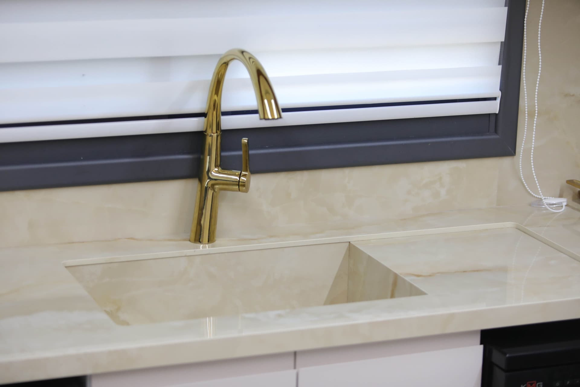 حوض نفس اللون مع بسطة