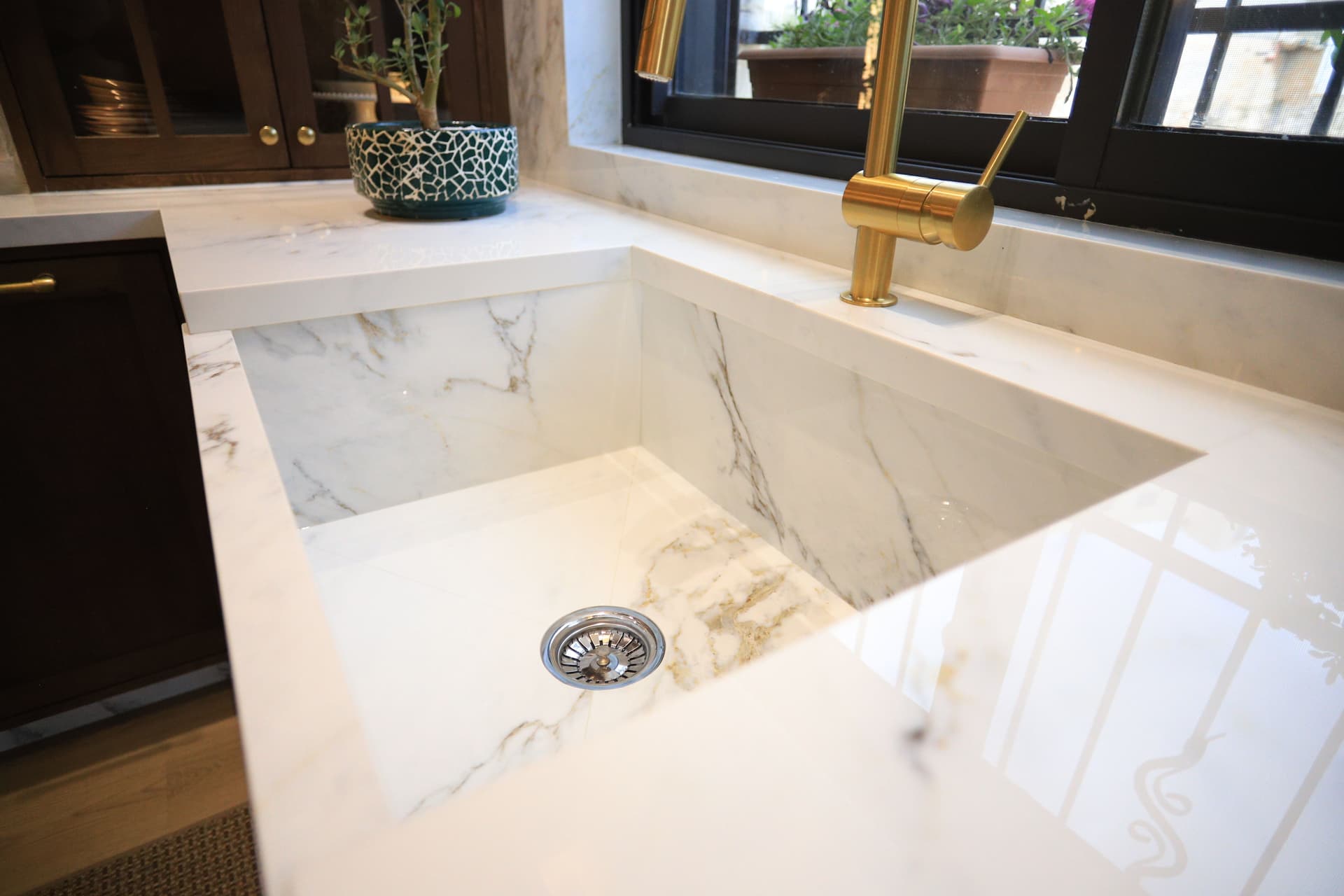 تفاصيل حوض نفس اللون