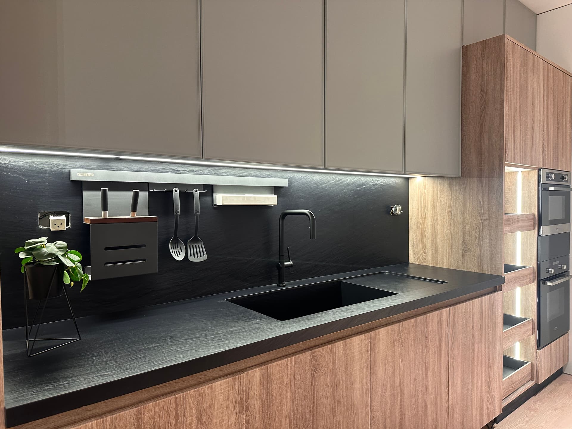 حوض نفس اللون مع بسطة