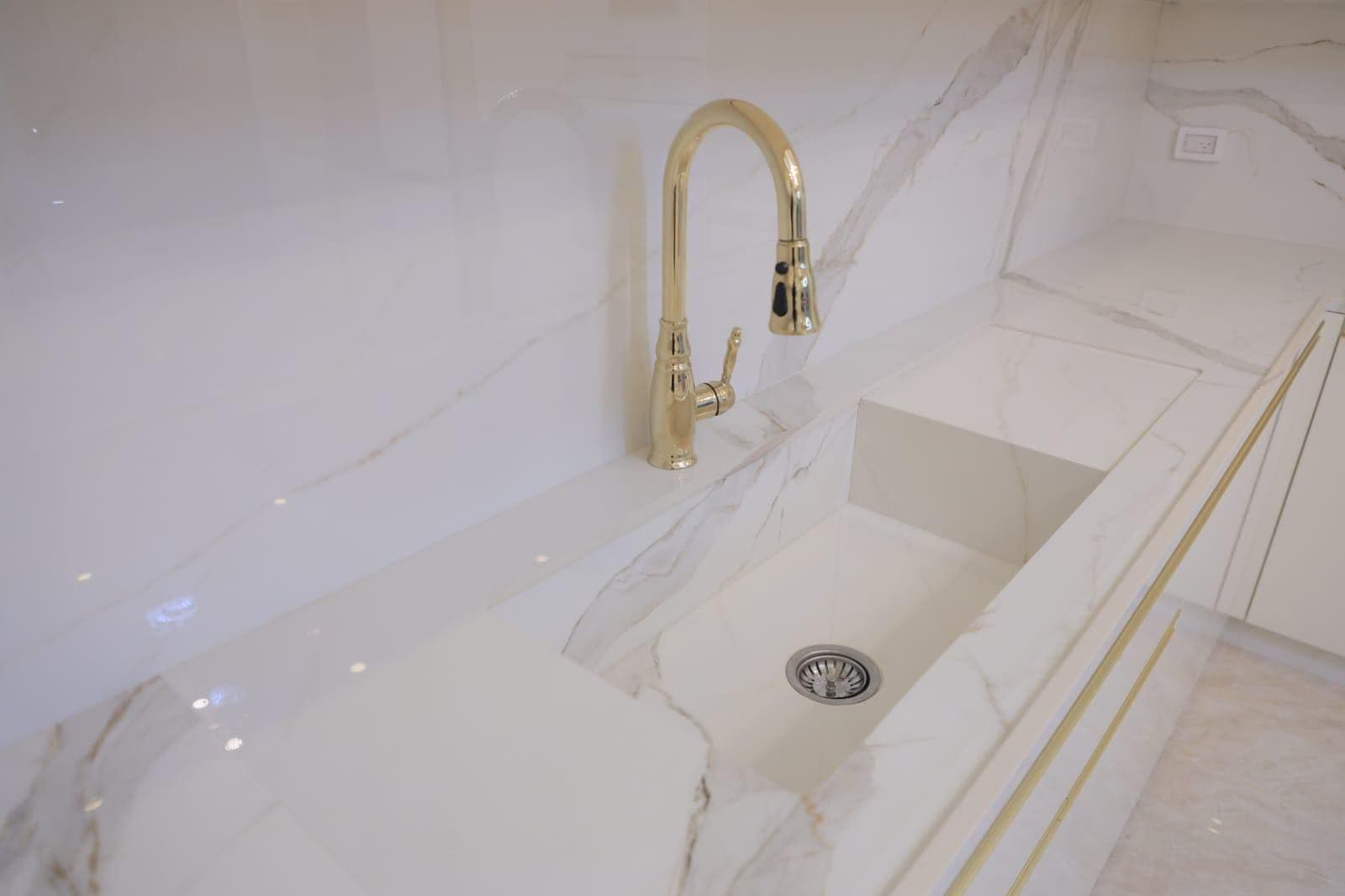 حوض نفس اللون مع بسطة